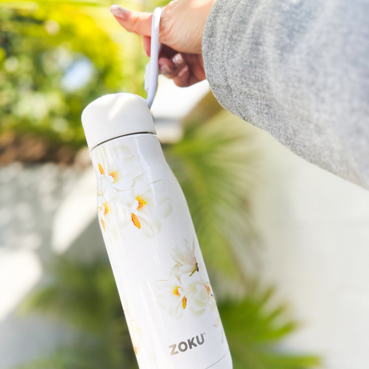 vintage magnolia stainless steel bottle lifestyle 2